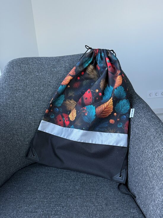 Apavu/sporta maisiņš "Mārīte" zelta un tirkīza krāsas lapās